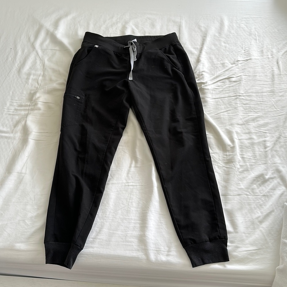 FIGS Women’s Zamora Jogger in Black Size Medium